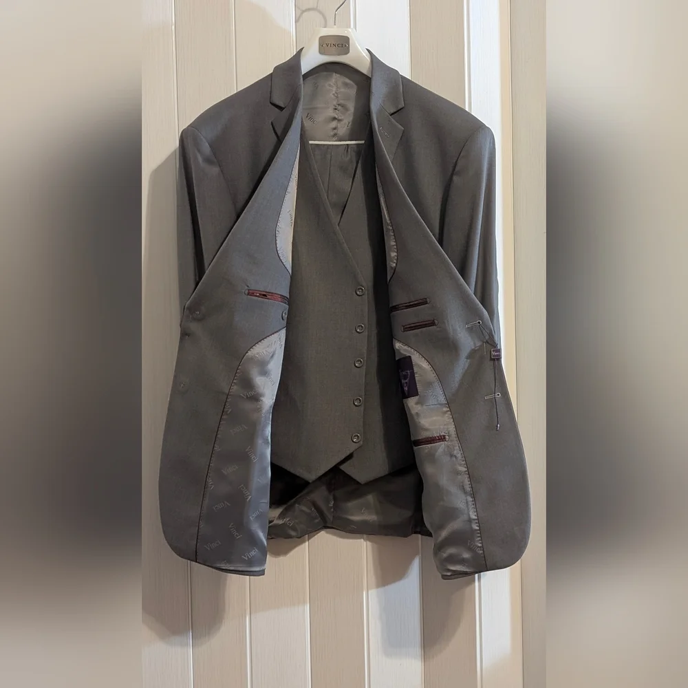 Men's Vinci 3 Piece Gray Suit Size 52R, Pants 47/30 - Picture 2 of 4